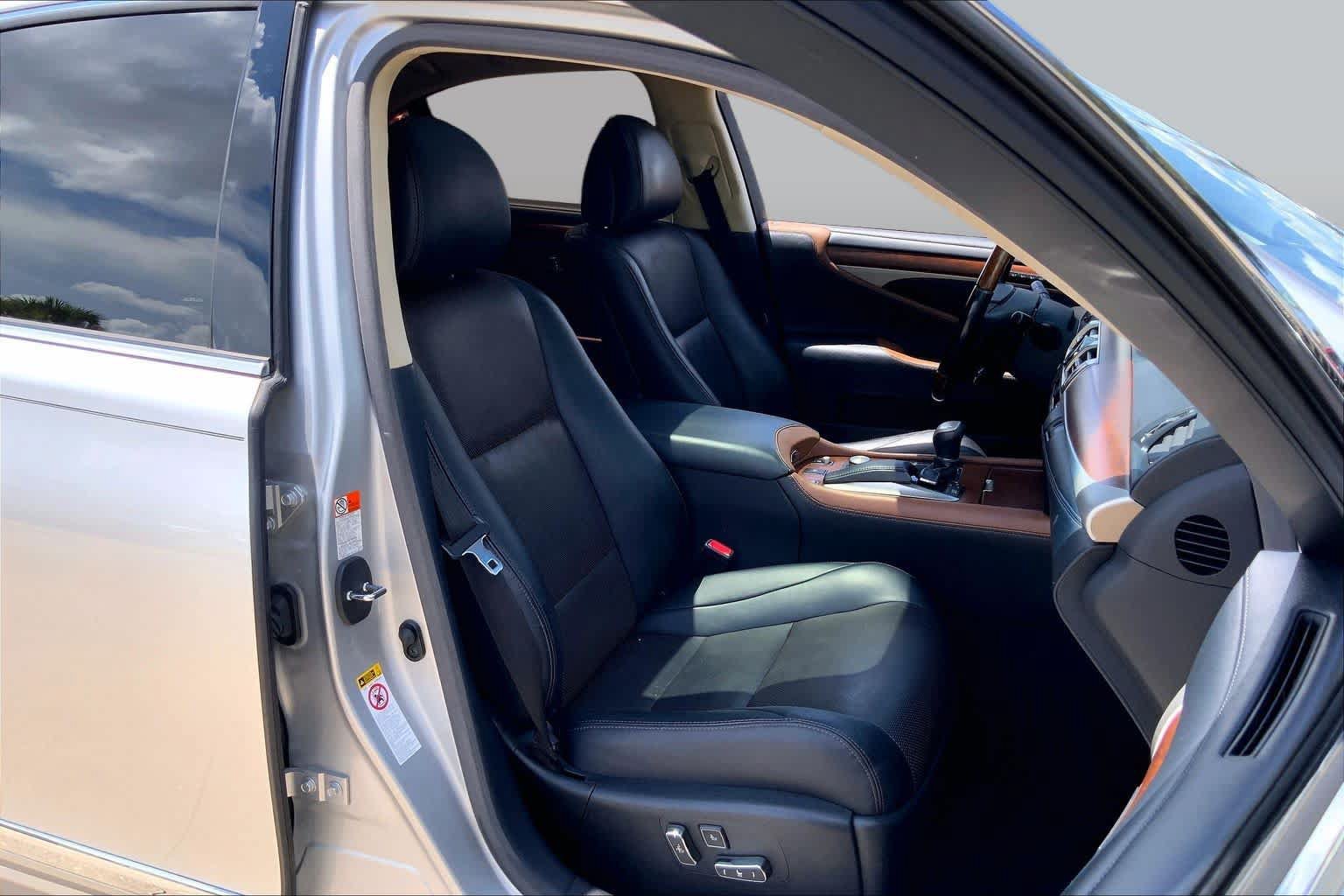 Used 2015 Lexus LS 460 w/ Comfort Package RWD image 9