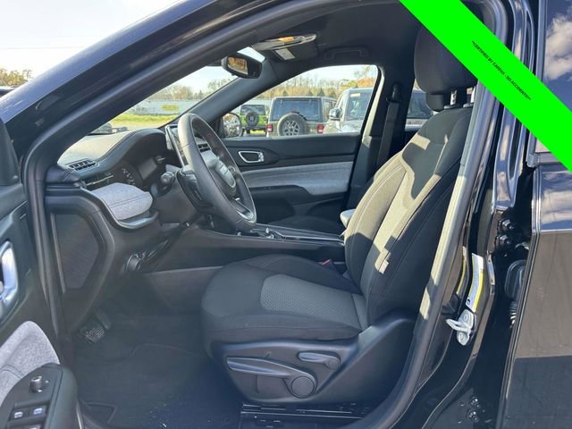 Used 2023 Jeep Compass Sport image 3