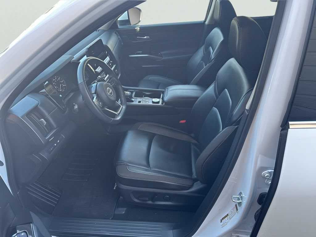 Used 2025 Nissan Pathfinder SL AWD/4WD image 20
