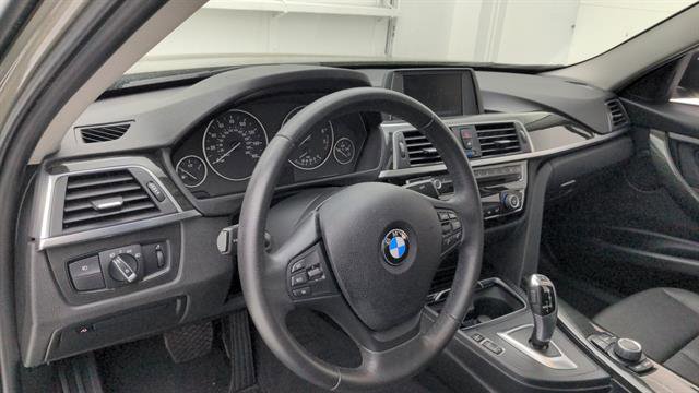 Used 2018 BMW 320i Sedan w/ Convenience Package RWD image 17