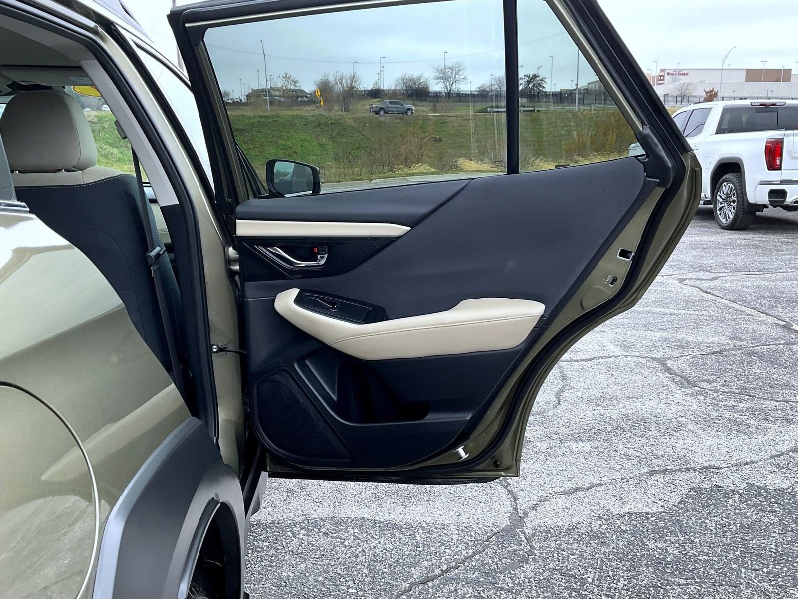 Used 2024 Subaru Outback Premium image 17