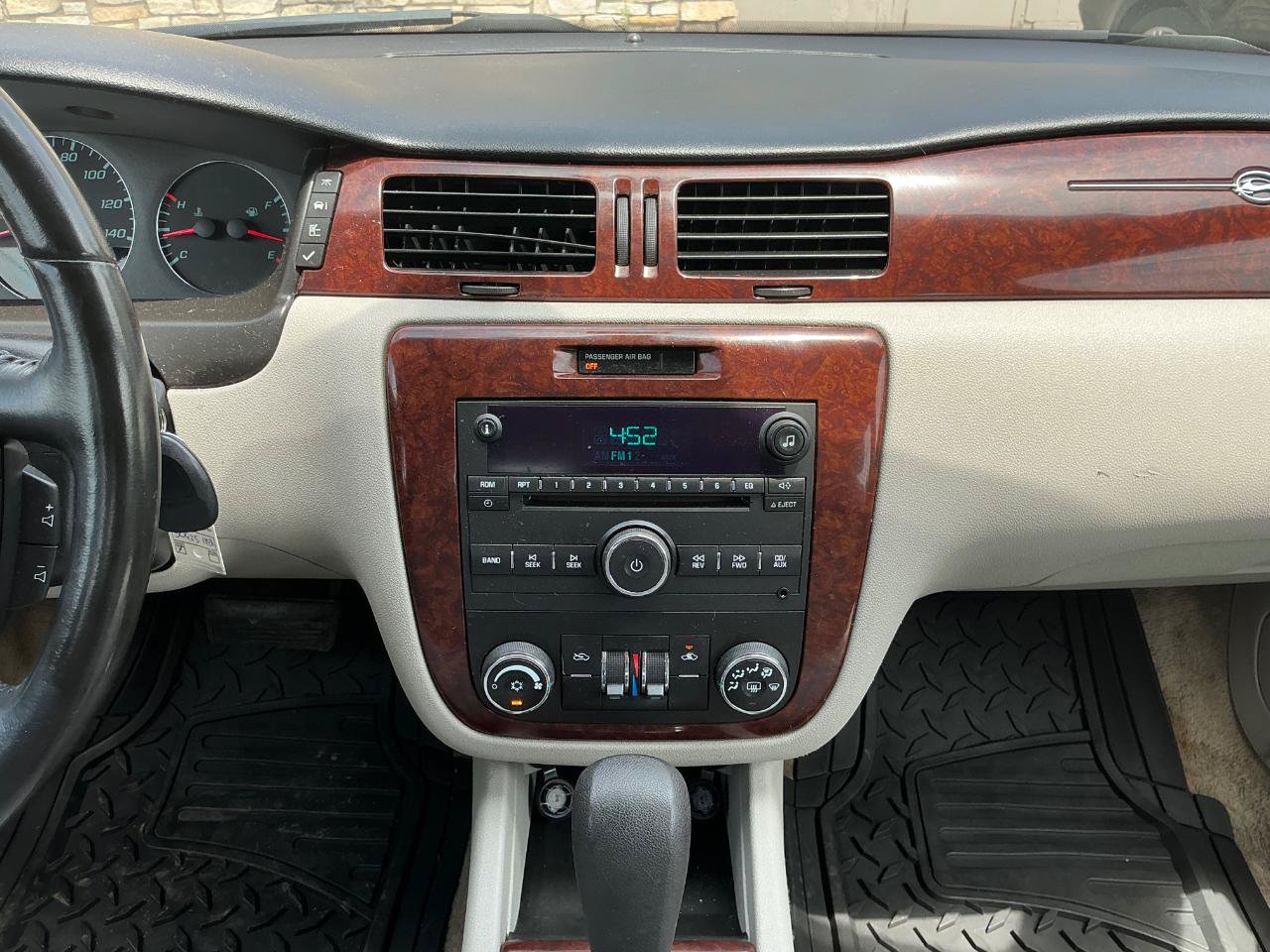 Used 2011 Chevrolet Impala LT FWD image 20