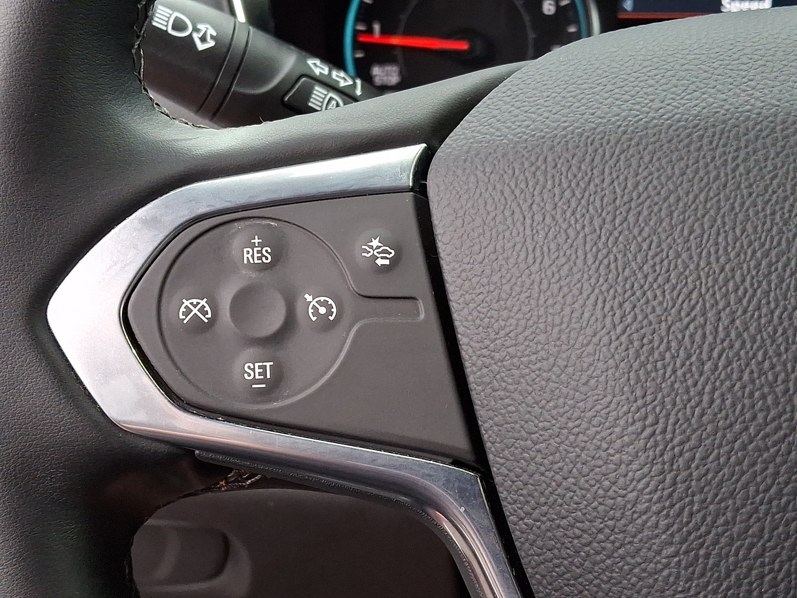 Used 2024 Chevrolet Traverse LT w/ Midnight/Sport Edition AWD/4WD image 23
