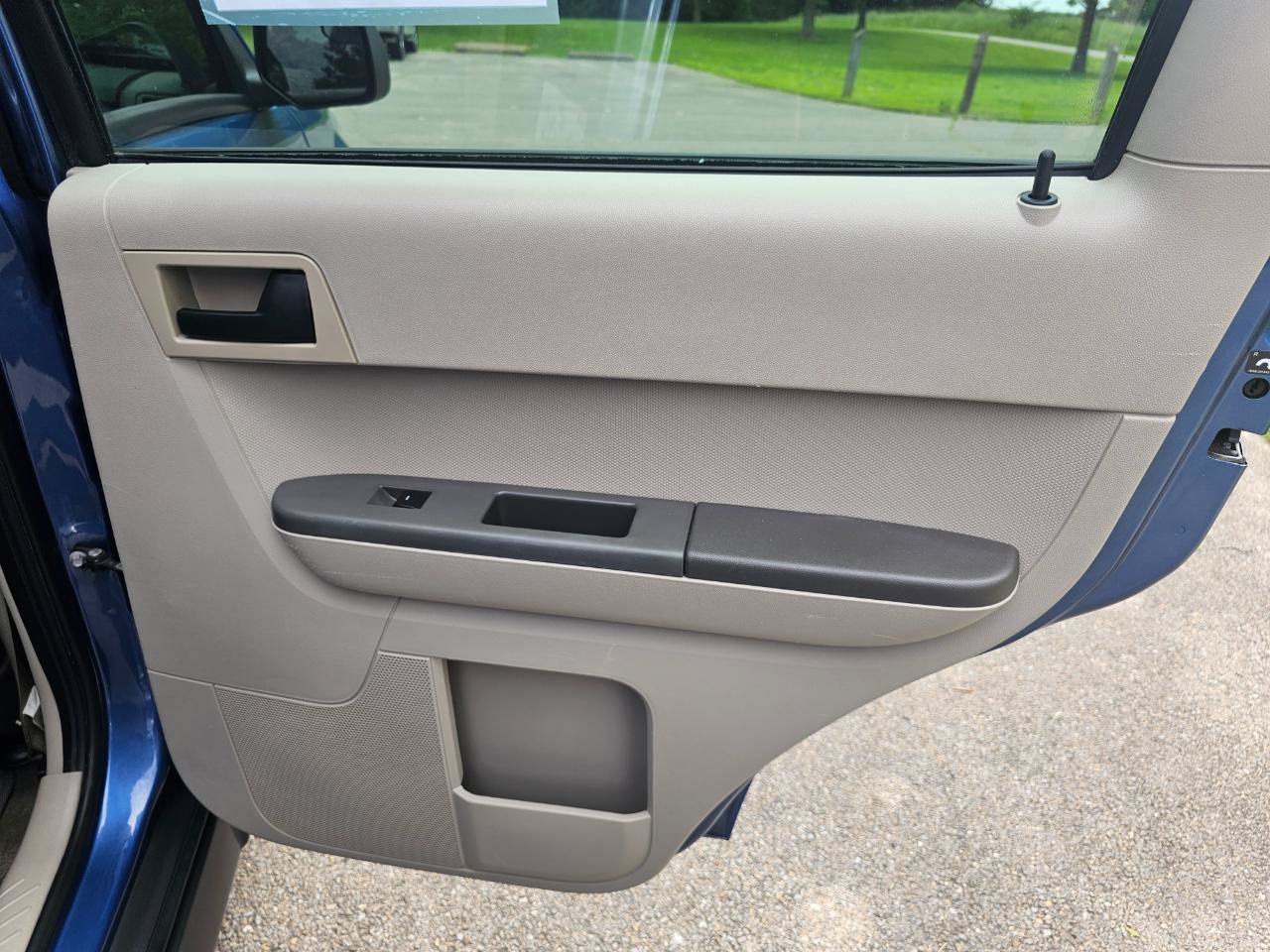 Used 2010 Ford Escape XLS FWD image 17