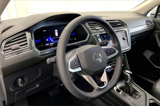 Certified 2023 Volkswagen Tiguan SE w/ Panoramic Sunroof Package image 14