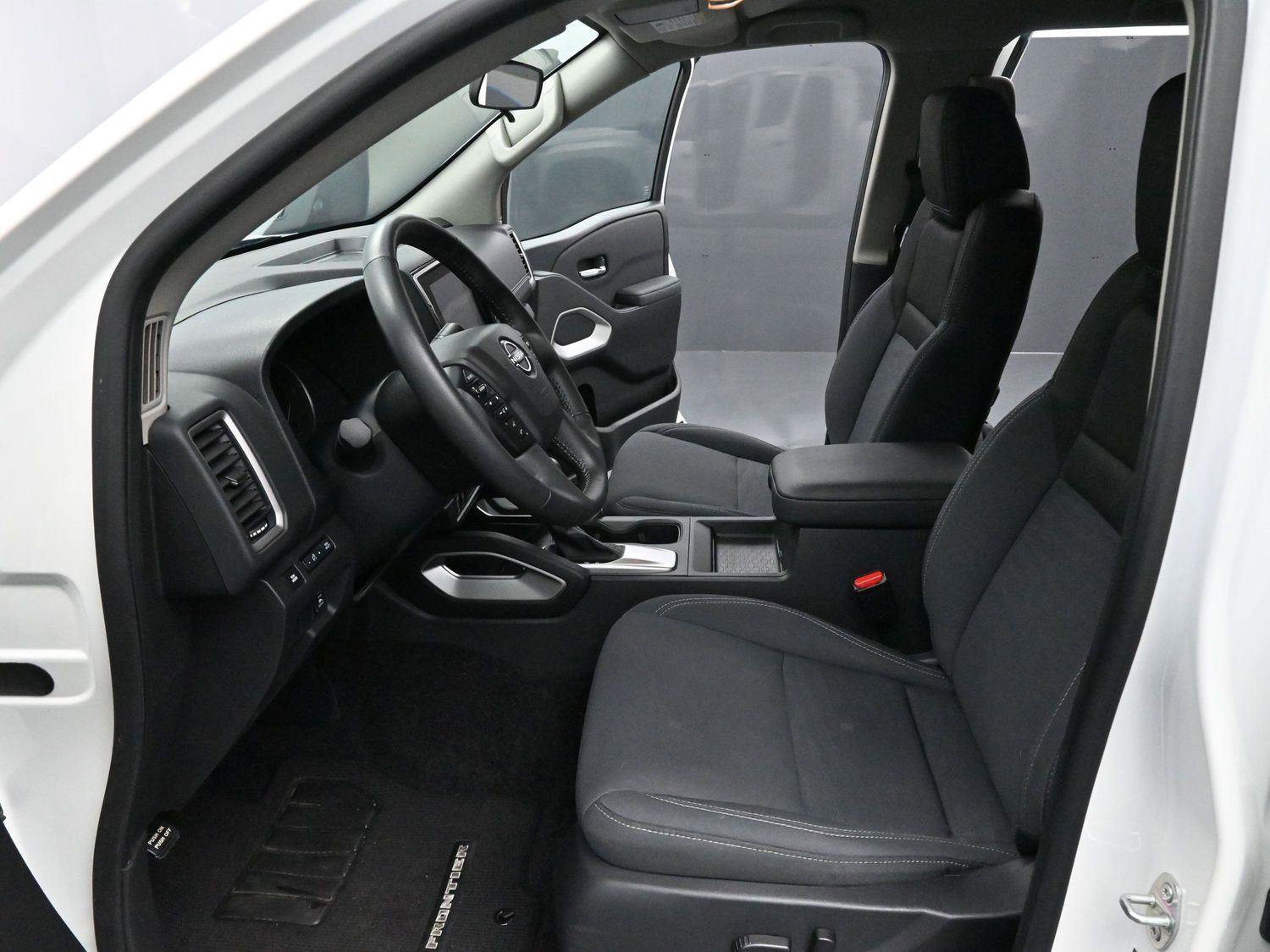 Used 2024 Nissan Frontier SV w/ Hardbody Edition image 10