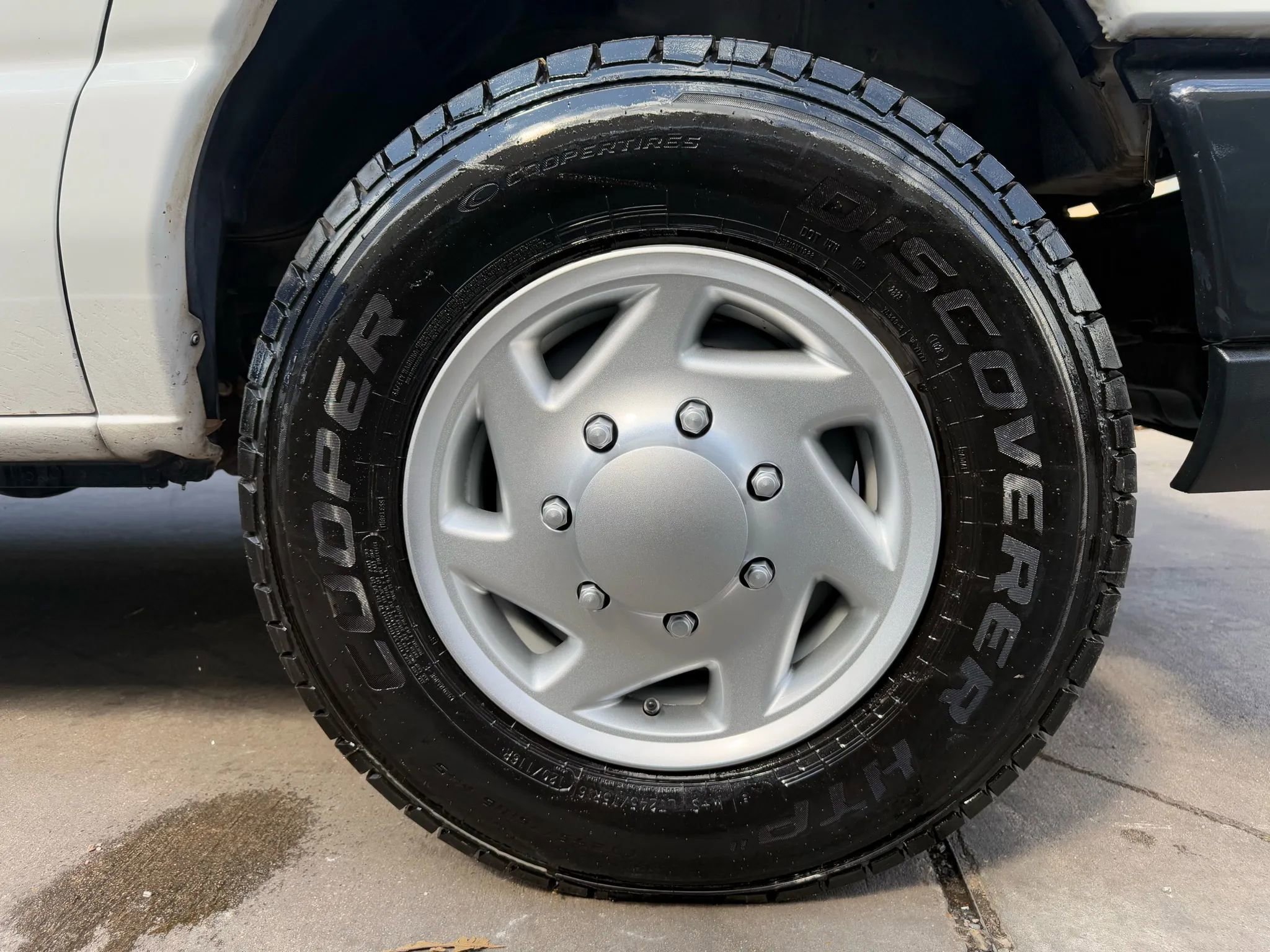 Used 2011 Ford E-250 and Econoline 250 Extended w/ PWR Group image 16