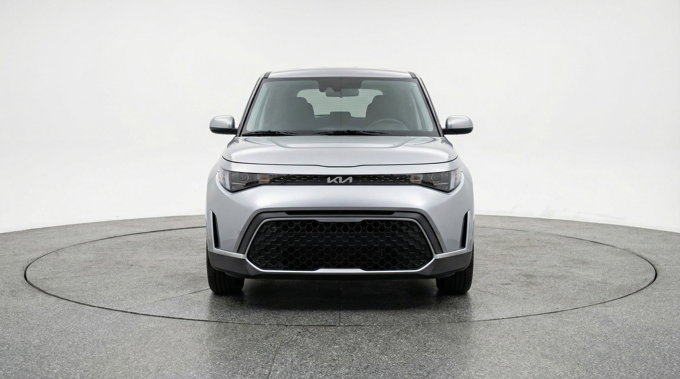 Used 2025 Kia Soul LX w/ LX Technology Package FWD image 2