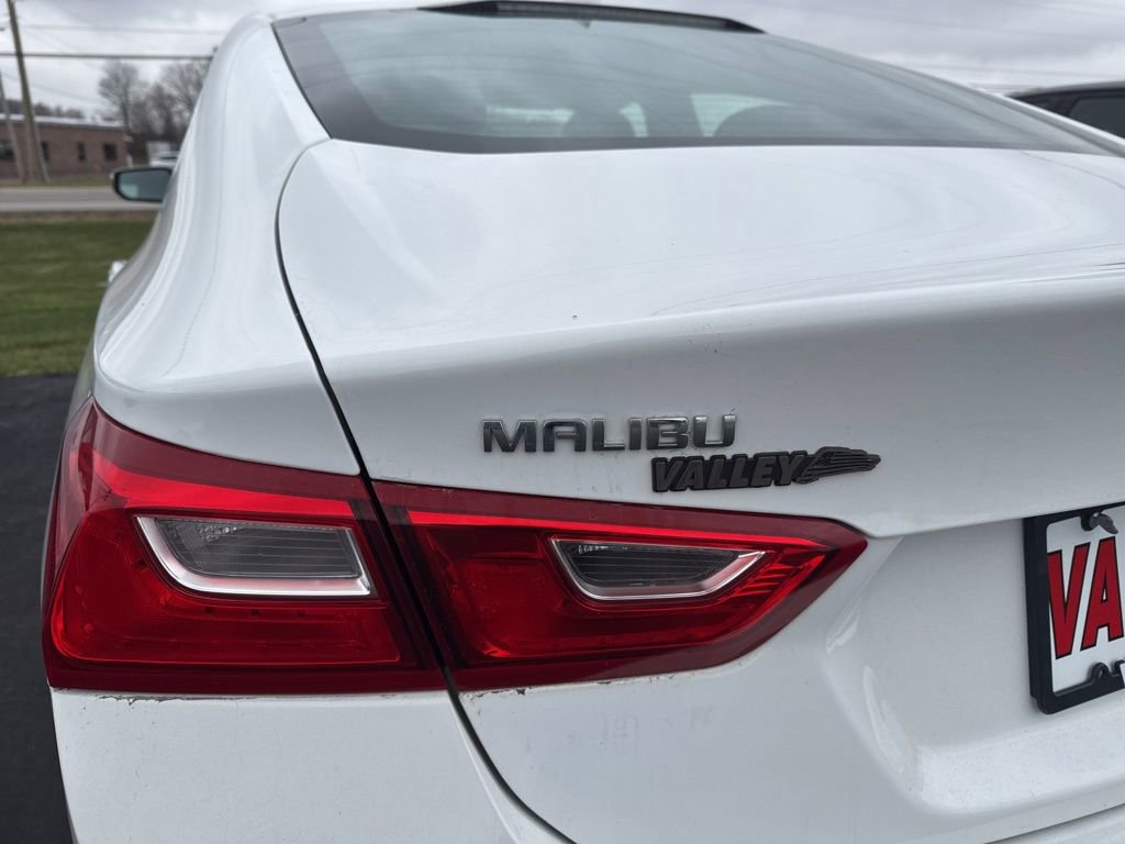 Used 2017 Chevrolet Malibu LT image 37
