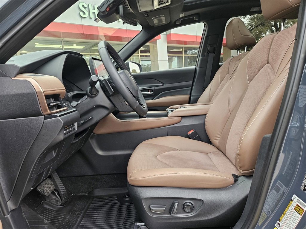 Used 2025 Toyota Grand Highlander AWD Hybrid image 23