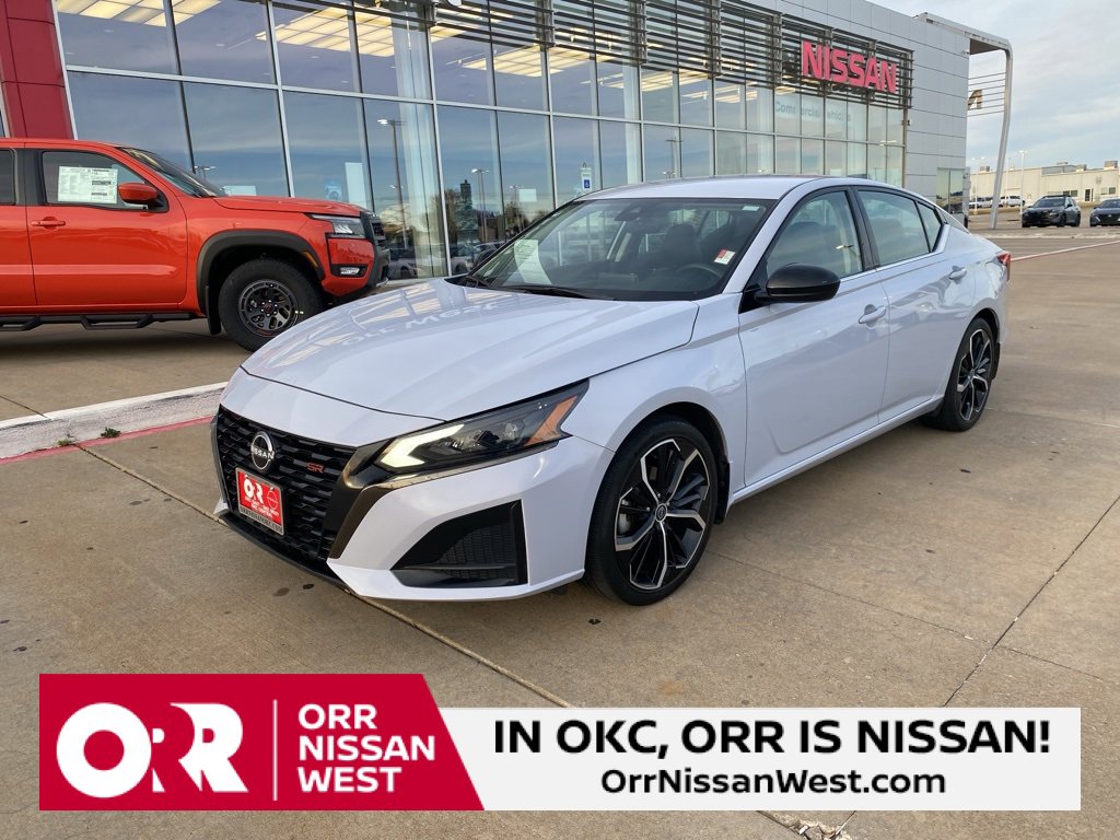 Used 2023 Nissan Altima 2.5 SR image 1