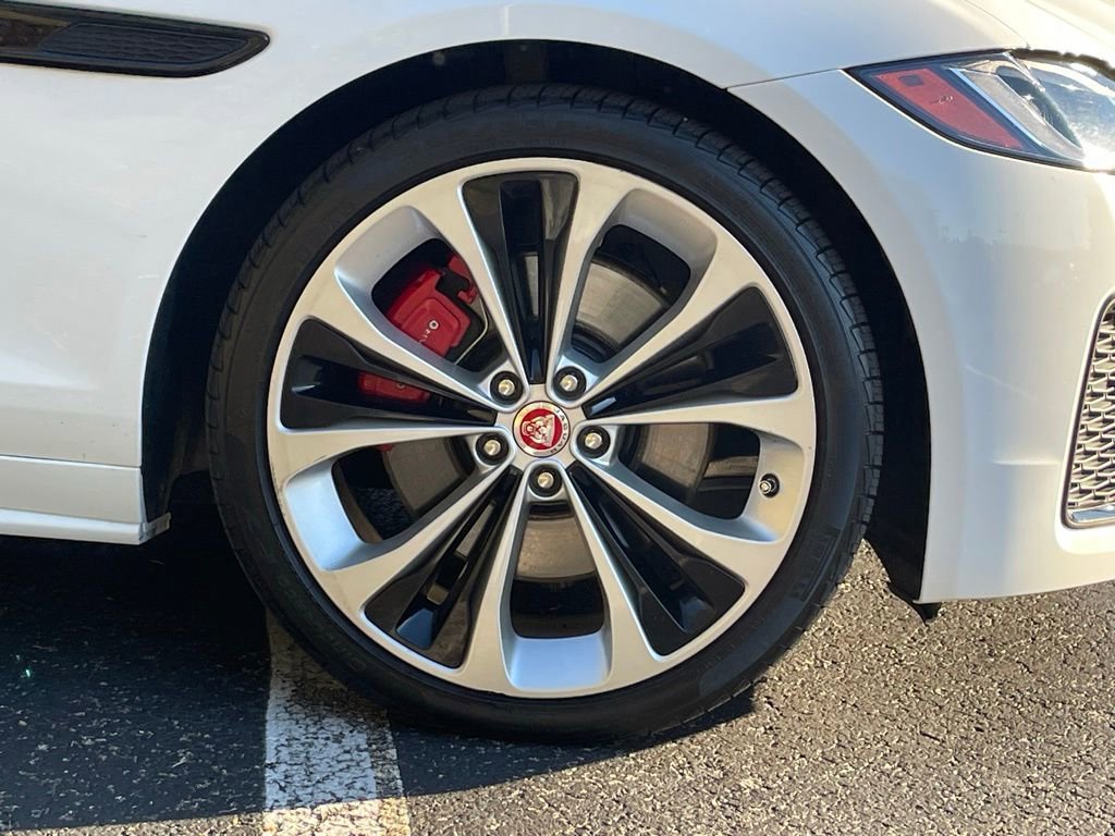 Used 2022 Jaguar XF R-Dynamic SE image 11