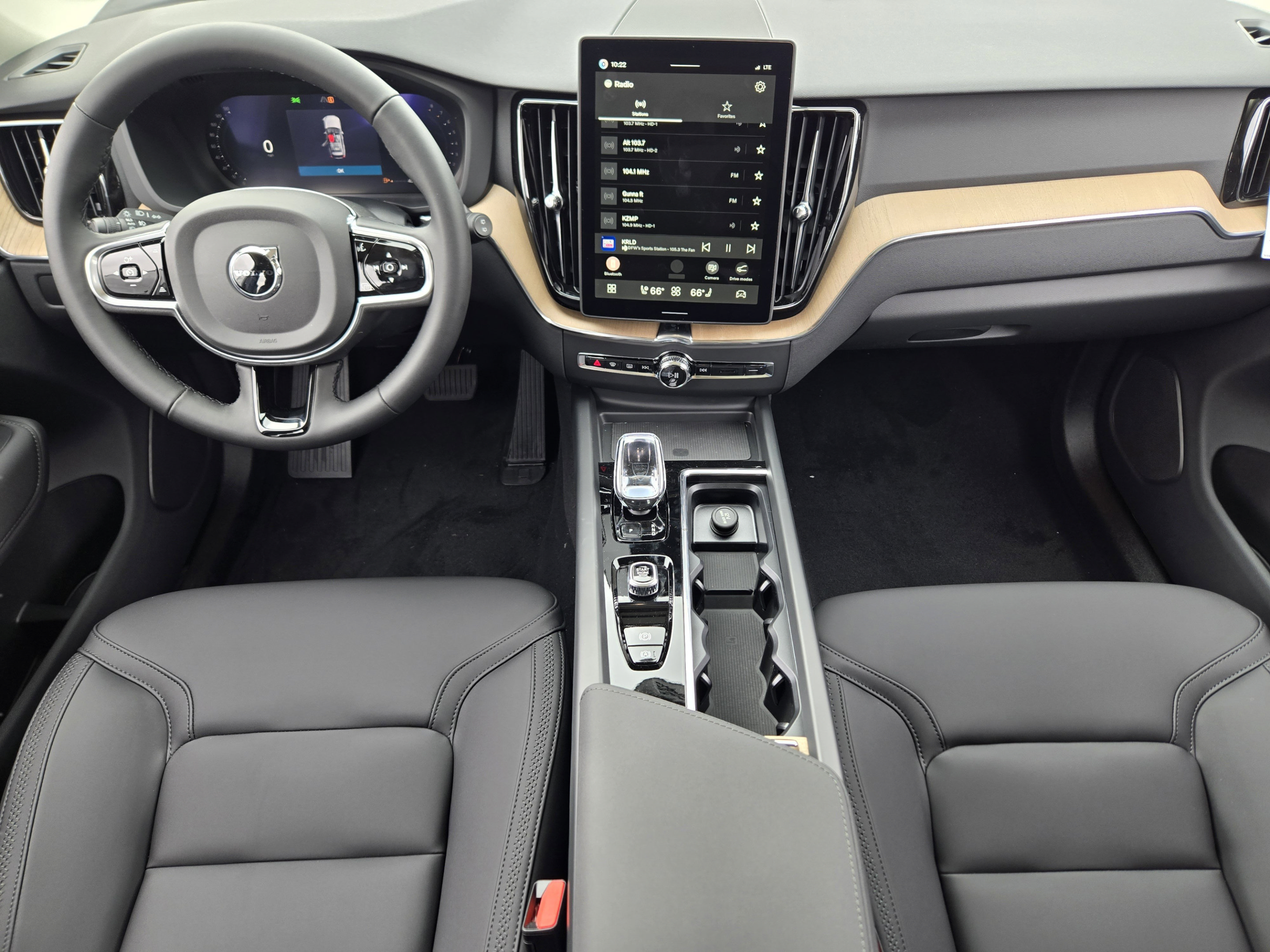 New 2026 Volvo XC60 B5 Plus w/ Protection Package Premier AWD/4WD image 20