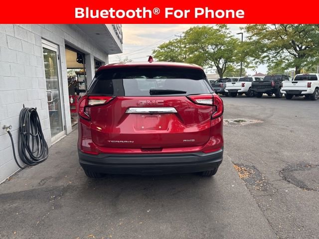 Used 2023 GMC Terrain SLE image 3