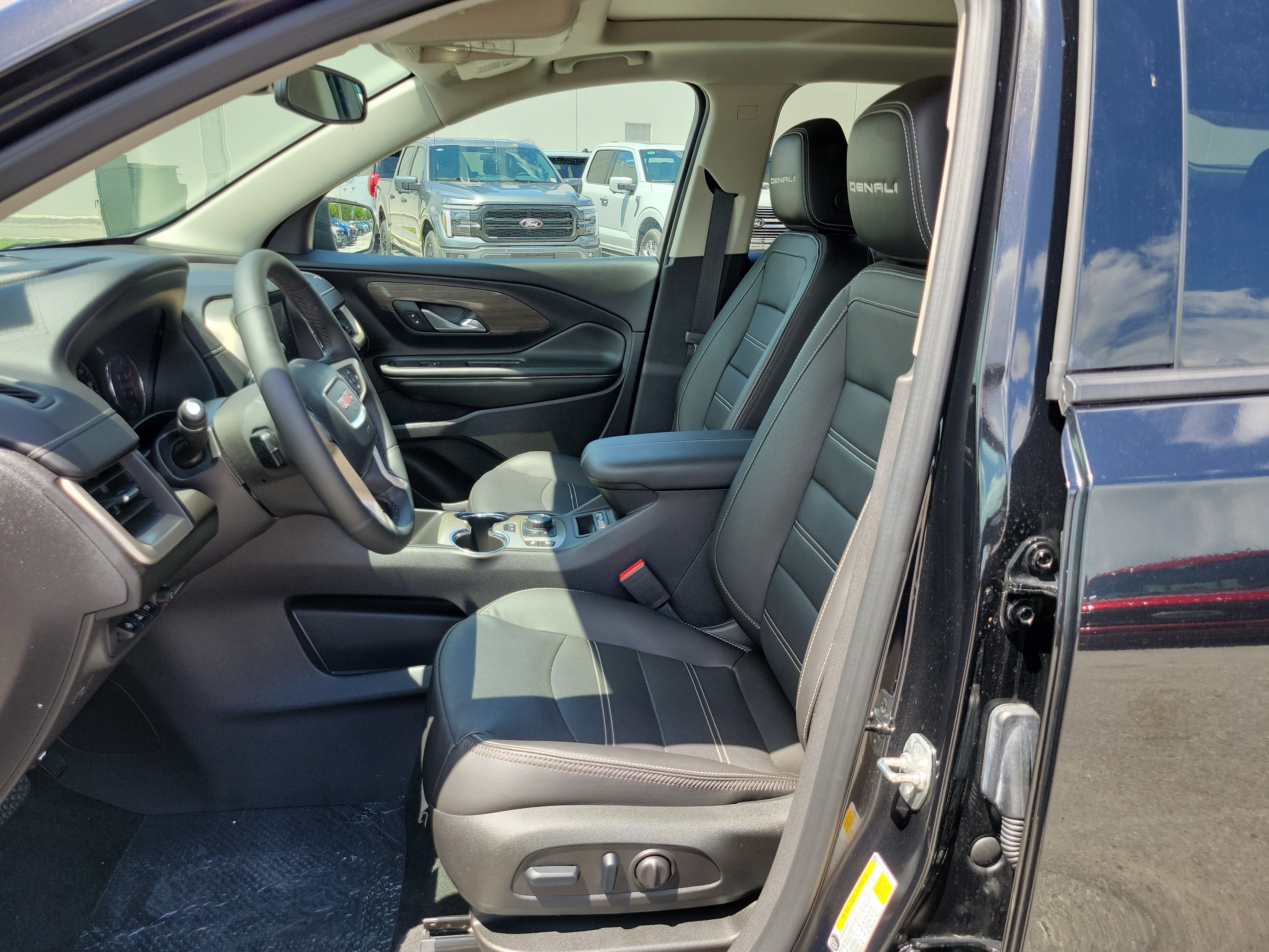 Used 2024 GMC Terrain Denali w/ Denali Premium Package AWD/4WD image 11