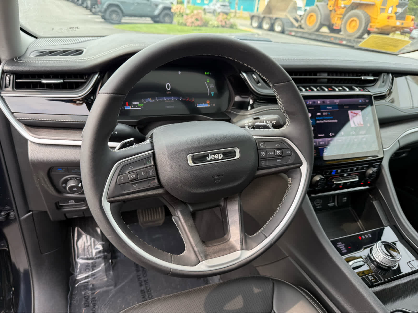 Used 2023 Jeep Grand Cherokee 4WD 4xe w/ Luxury Tech Group II image 24