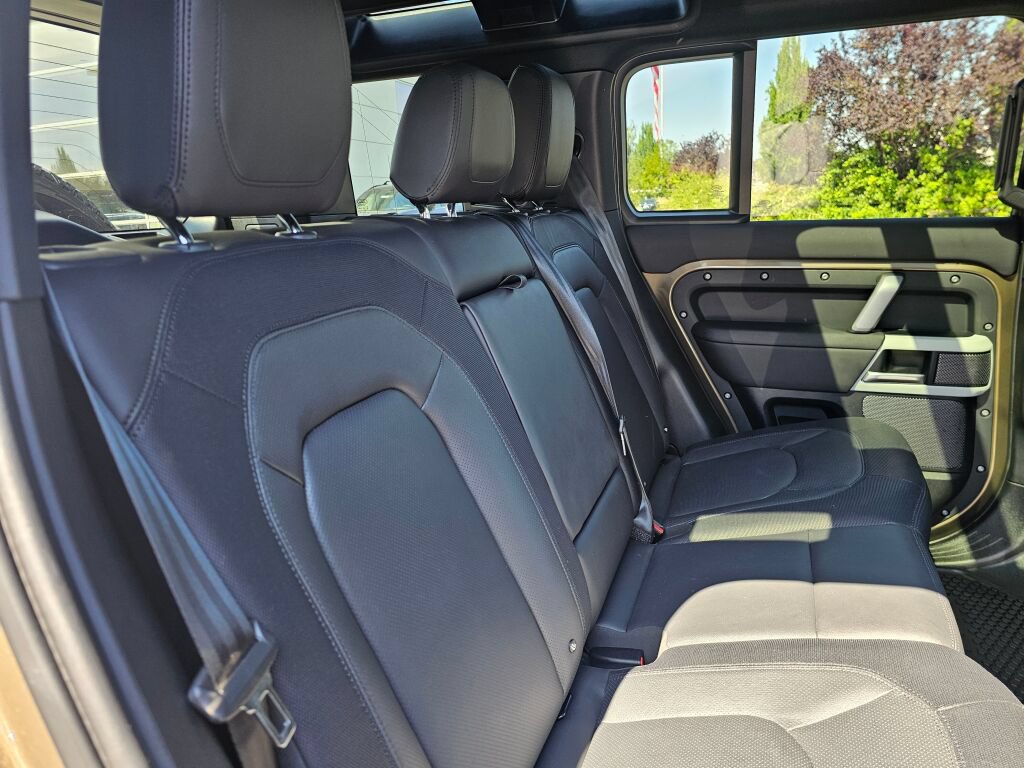 Used 2024 Land Rover Defender 110 X-Dynamic SE AWD/4WD image 16