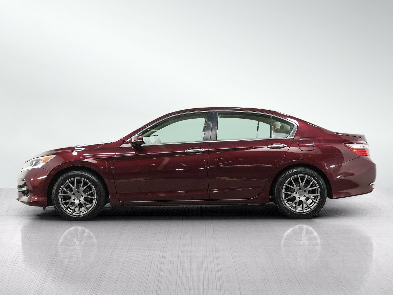 Used 2017 Honda Accord EX image 2