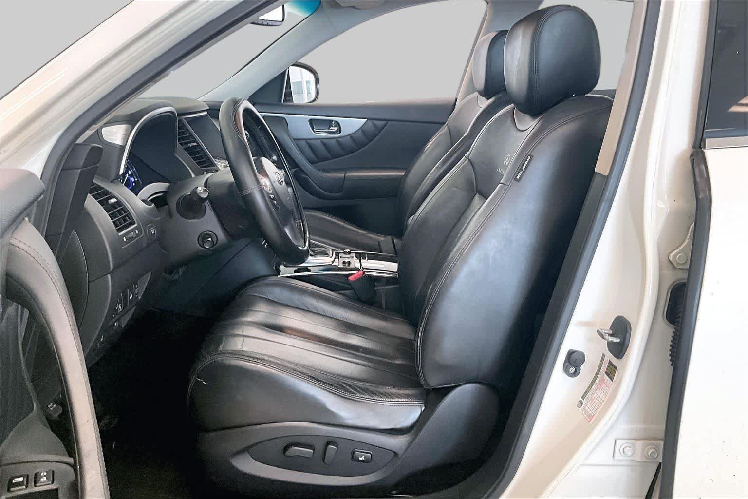 Used 2014 INFINITI QX70 AWD w/ Premium Package image 7