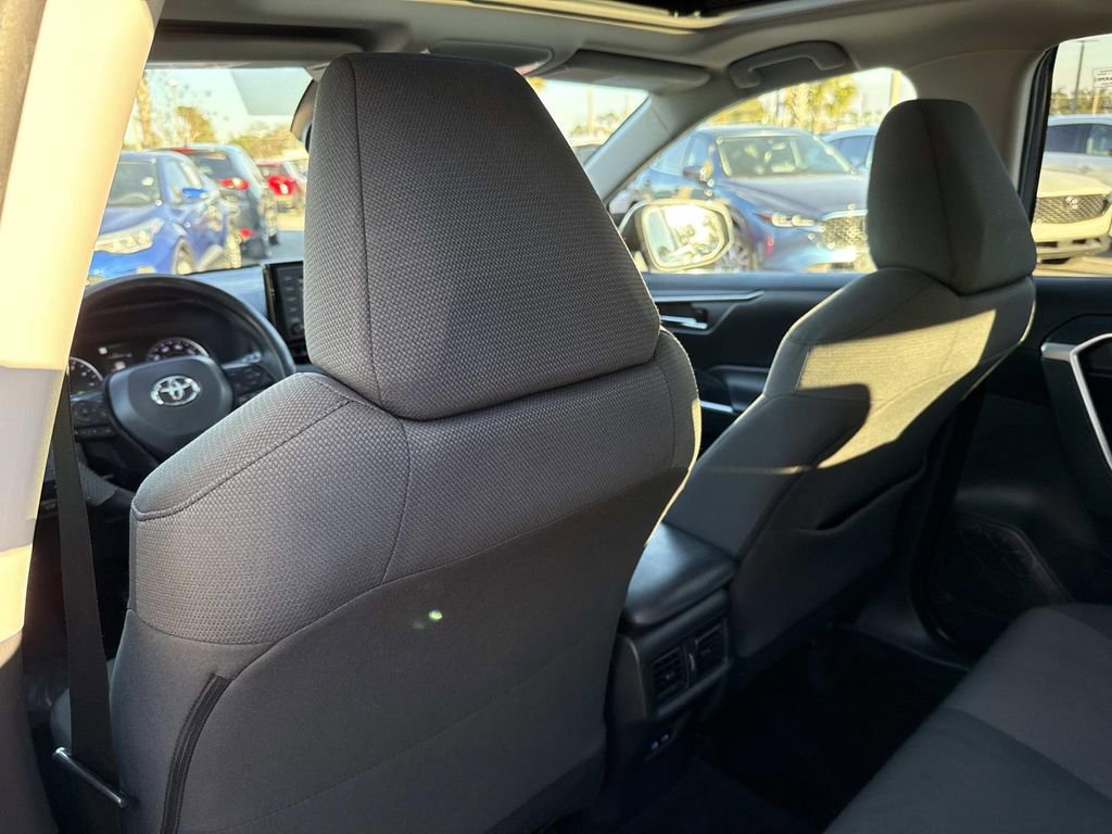 Used 2022 Toyota RAV4 XLE w/ Convenience Package image 14