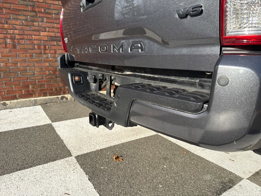 Used 2022 Toyota Tacoma TRD Off-Road image 15