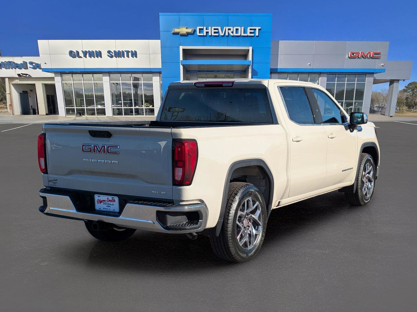 New 2026 GMC Sierra 1500 SLE image 8