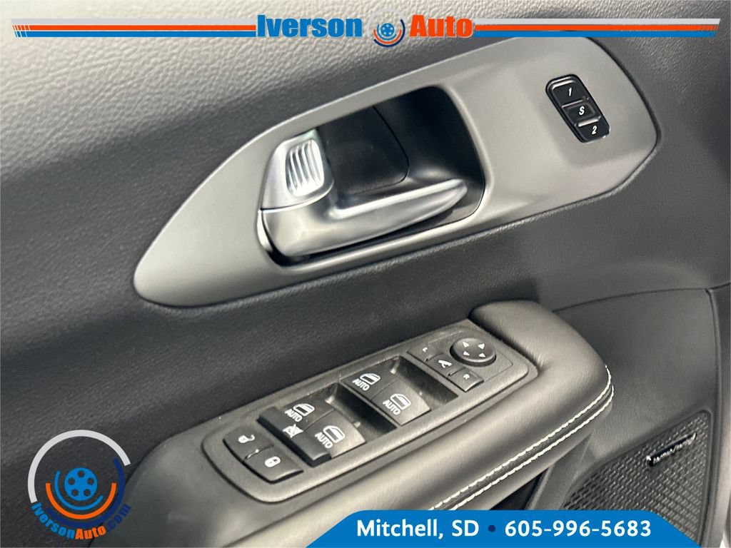 New 2027 Chrysler Pacifica Limited AWD/4WD image 13