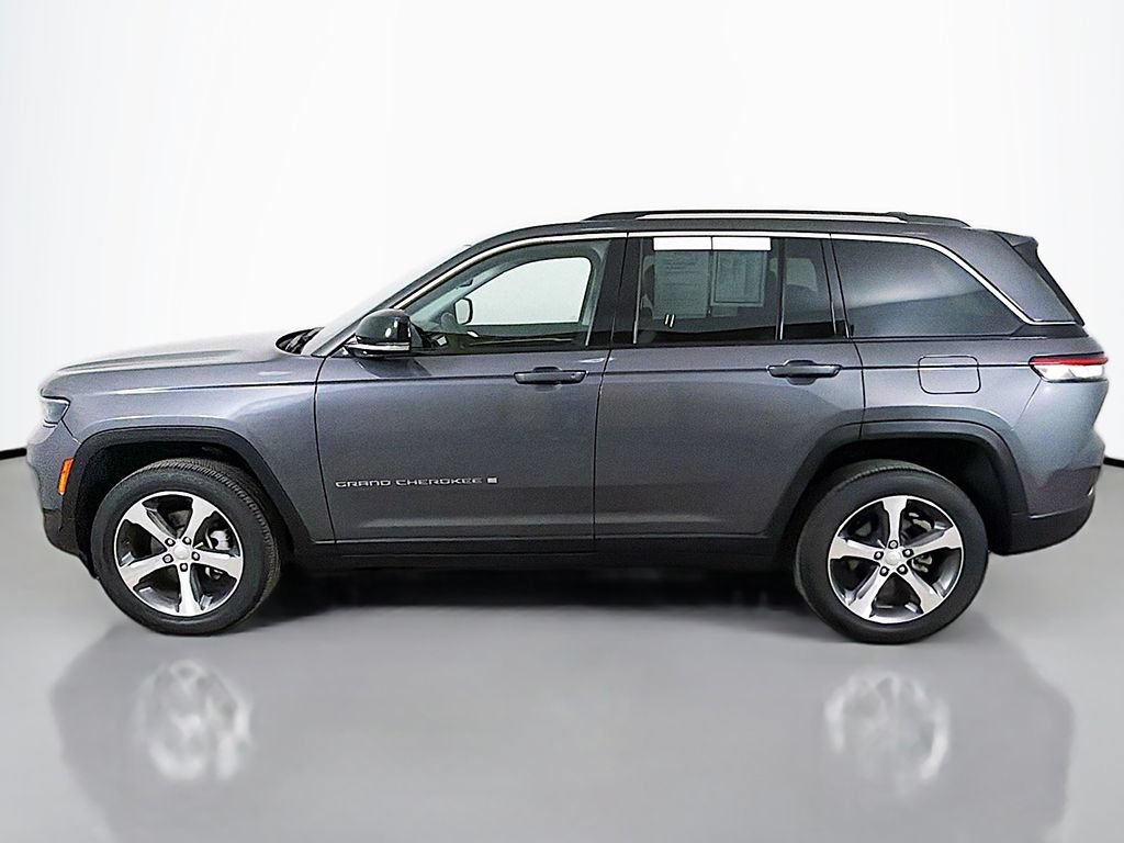 Used 2023 Jeep Grand Cherokee Limited AWD/4WD image 16