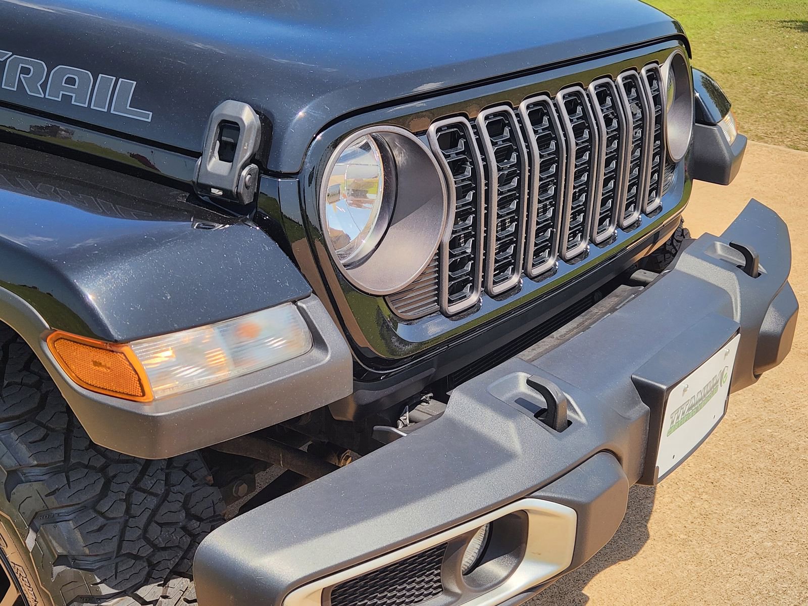 Used 2024 Jeep Gladiator Sport AWD/4WD image 12
