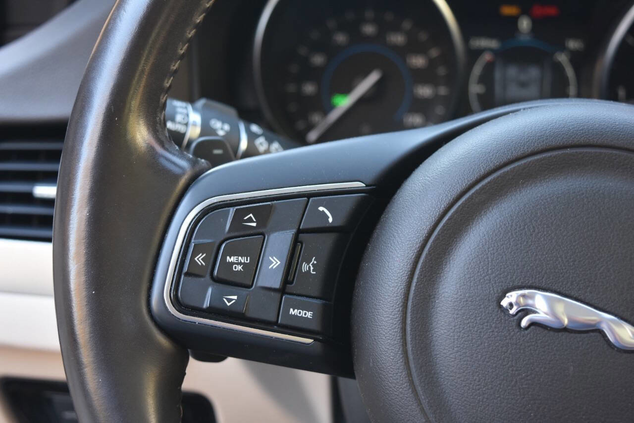 Used 2017 Jaguar XF Premium image 60