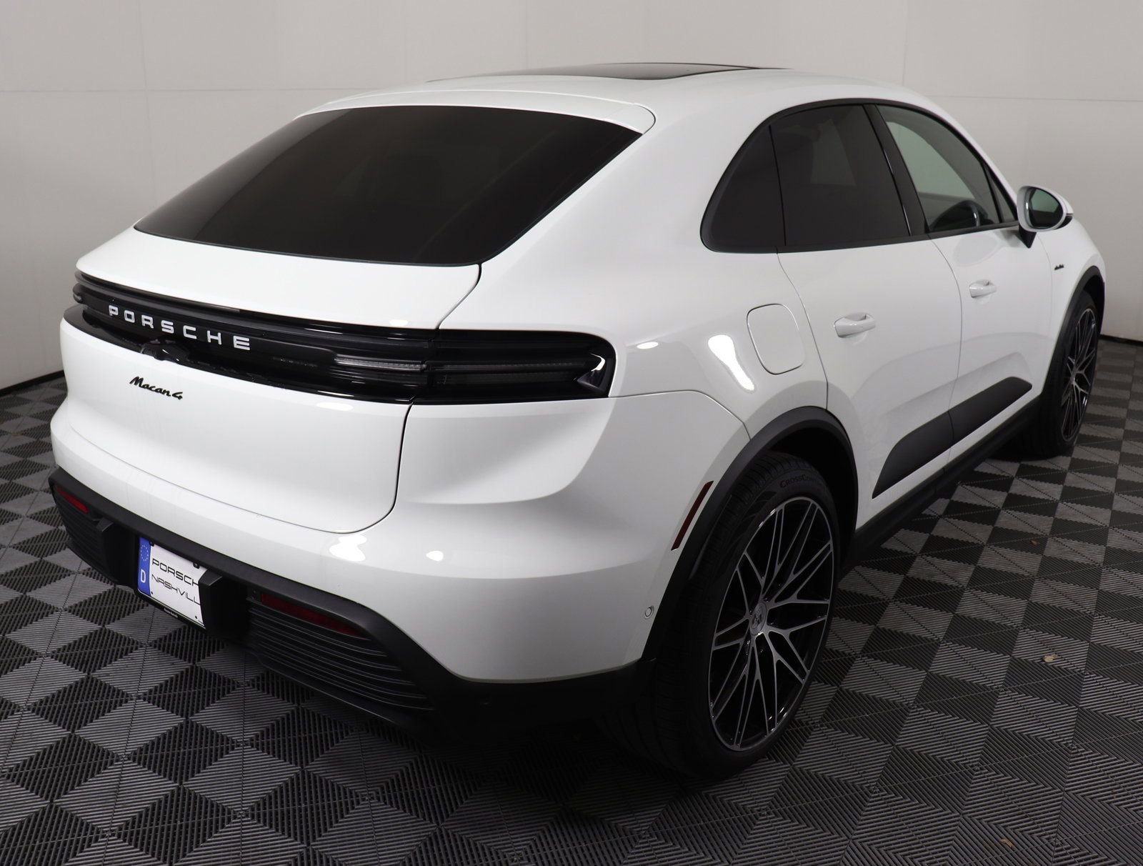 Certified 2024 Porsche Macan 4 Electric AWD/4WD image 11