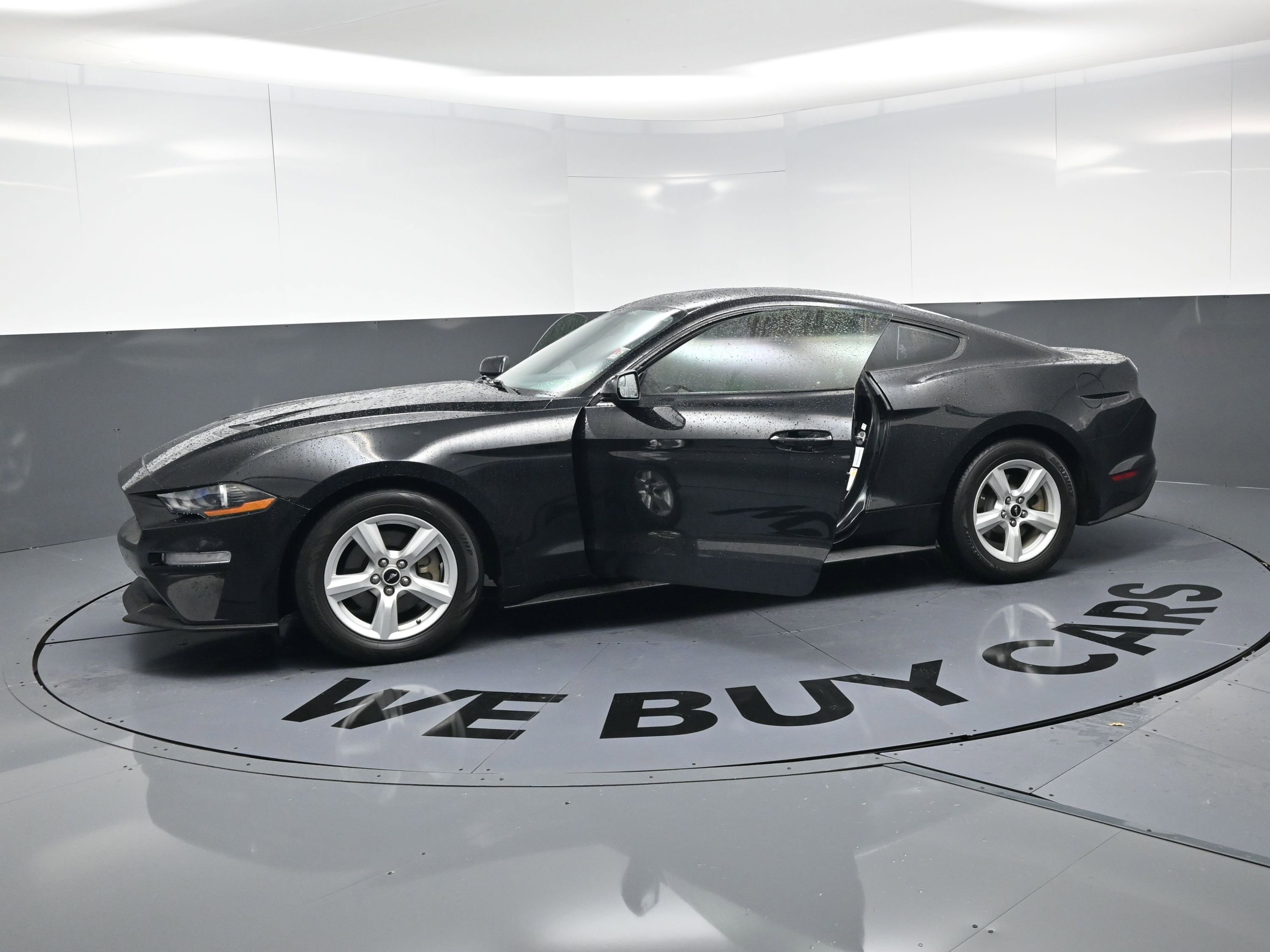 Used 2018 Ford Mustang Coupe image 18