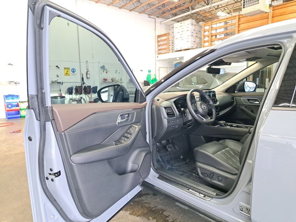 Used 2023 Nissan Rogue Platinum w/ Platinum Premium Package image 10