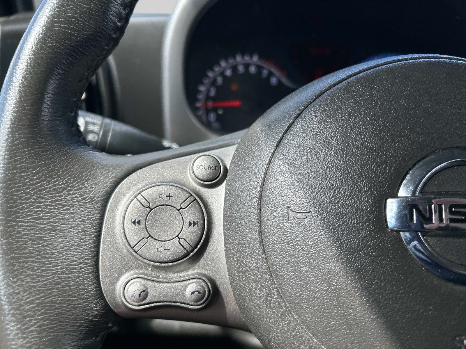 Used 2011 Nissan Cube 1.8 SL w/ Interior Illumination Pkg FWD image 19