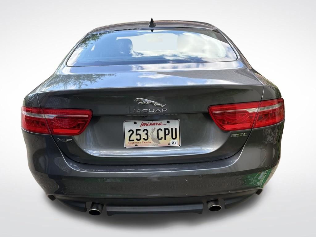 Used 2018 Jaguar XE Premium image 4