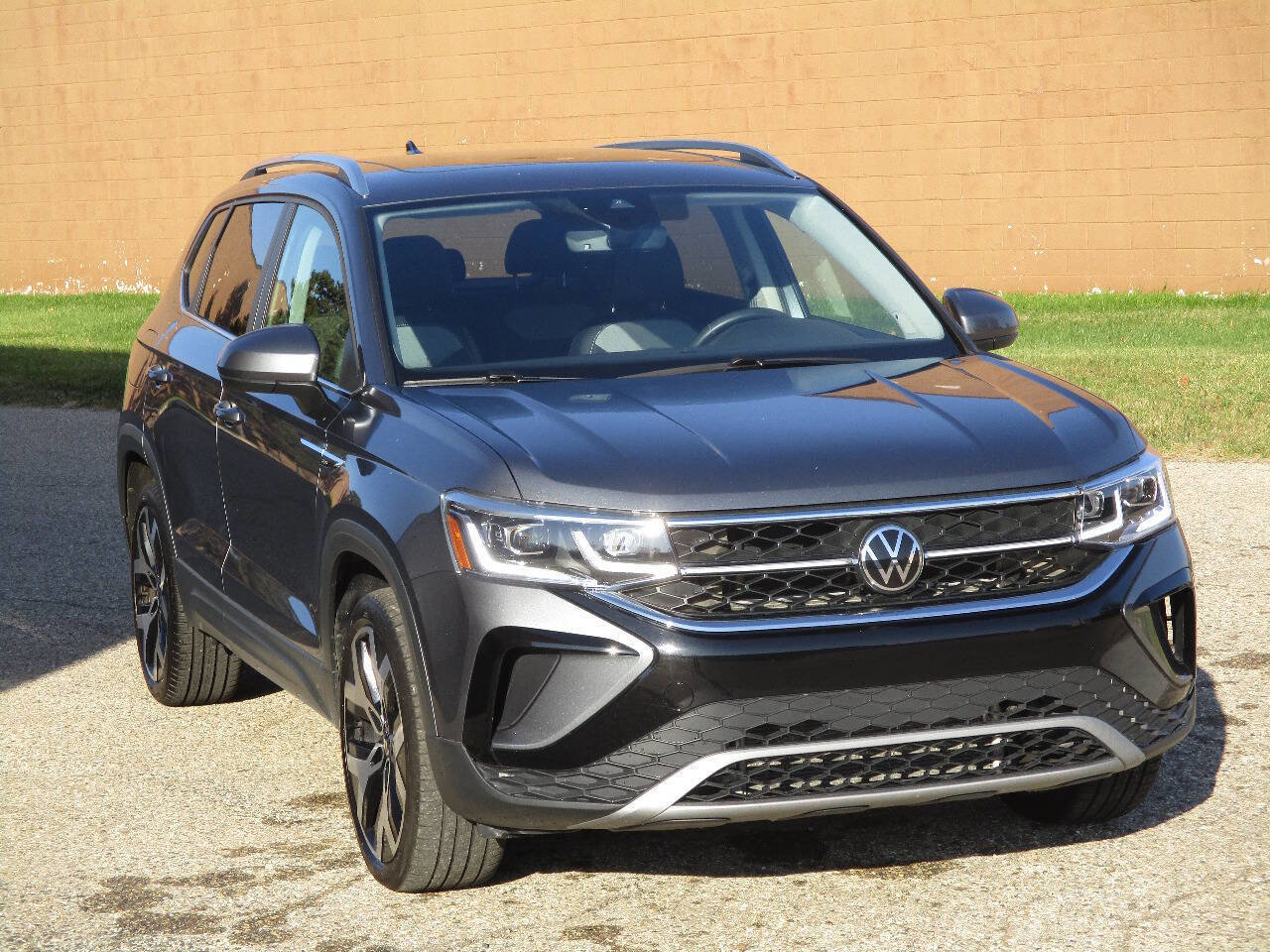 Used 2022 Volkswagen Taos SEL image 9