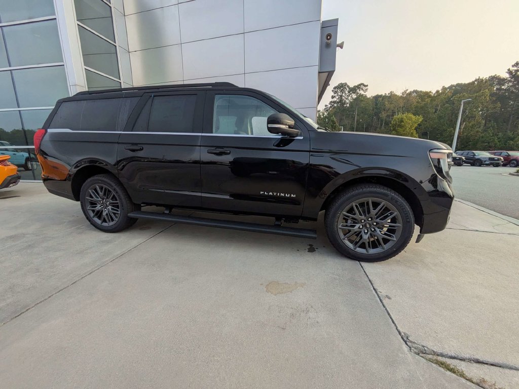 New 2027 Ford Expedition Max Platinum w/ Driver's Package RWD image 3