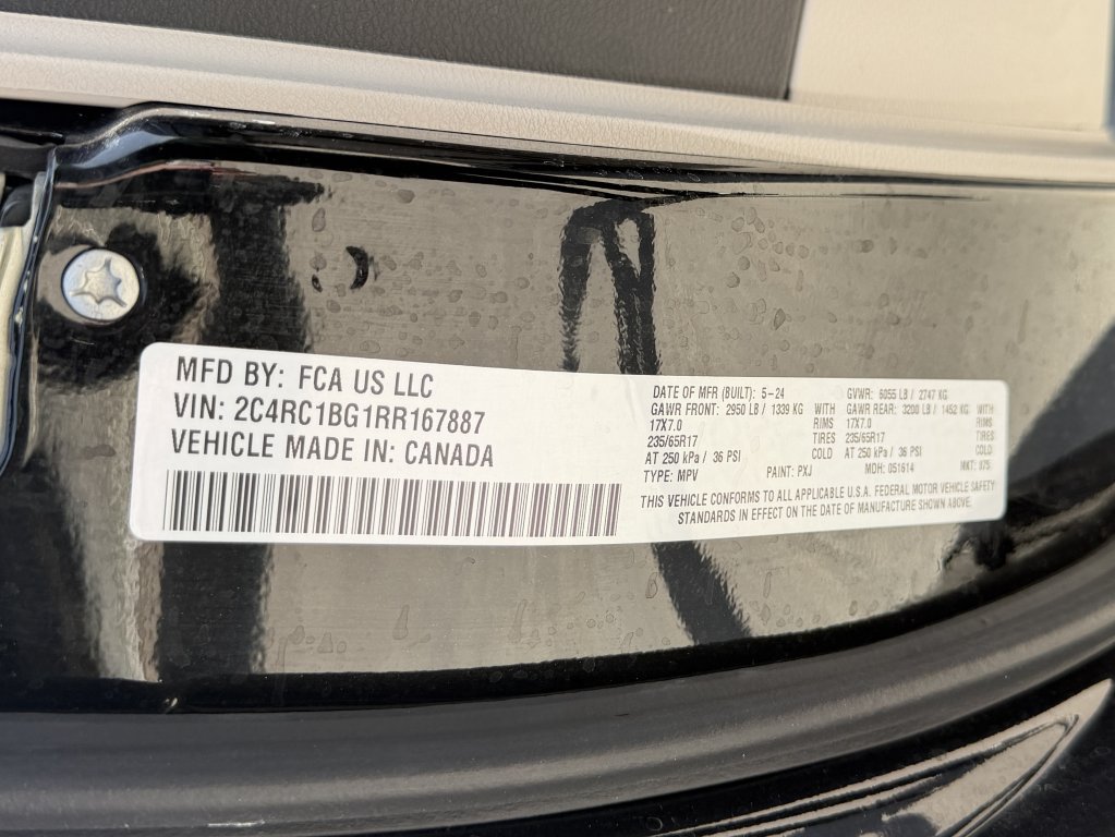 Used 2024 Chrysler Pacifica Touring-L FWD image 44