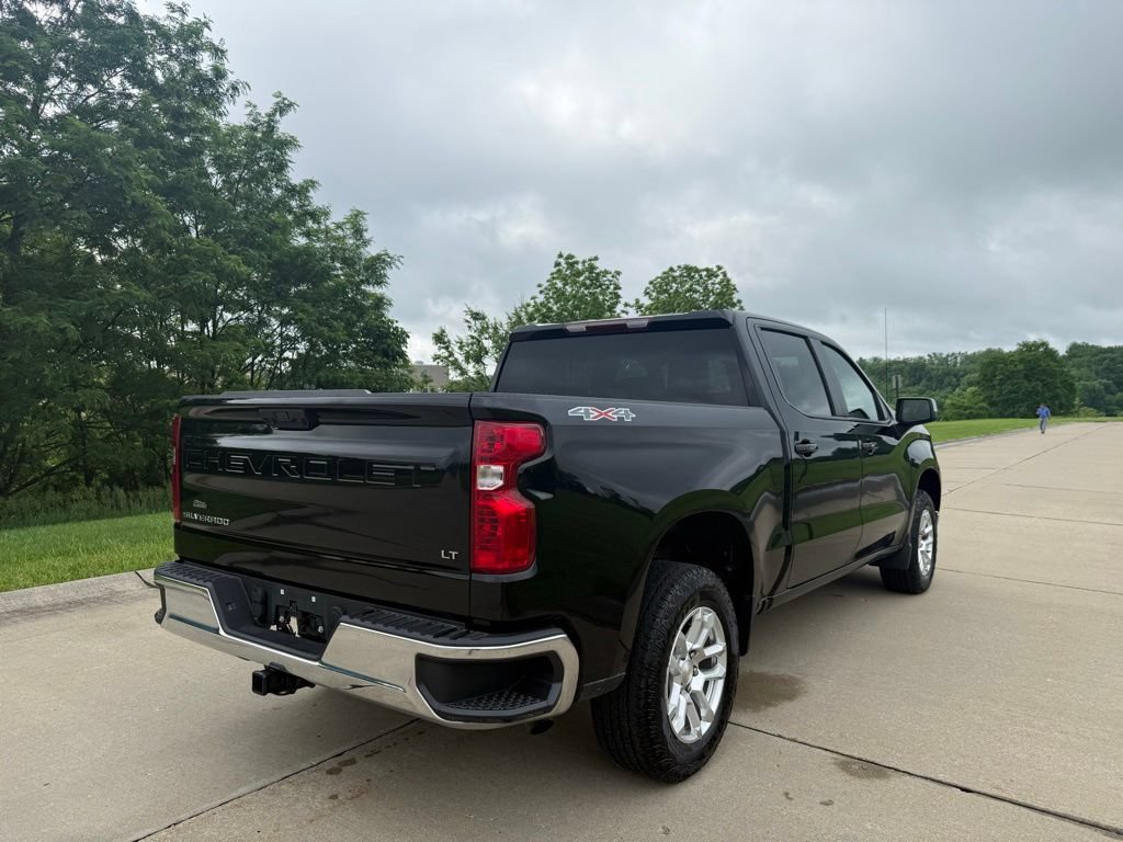 Used 2023 Chevrolet Silverado 1500 LT AWD/4WD image 3