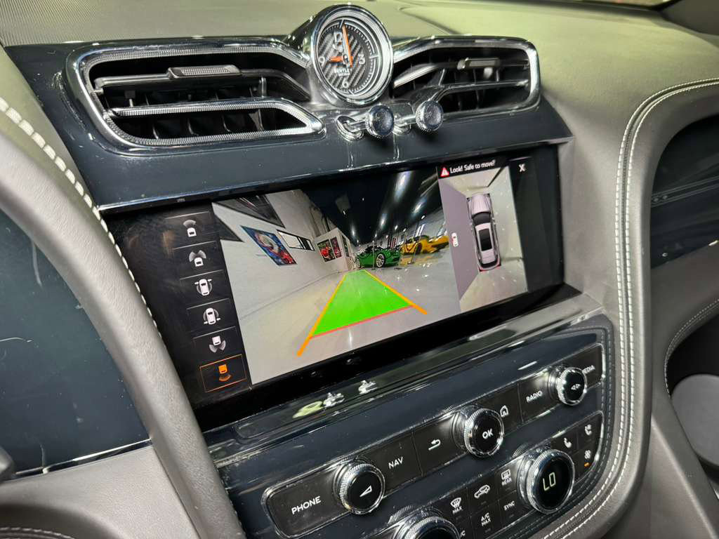 Used 2023 Bentley Bentayga Extended Wheelbase image 28