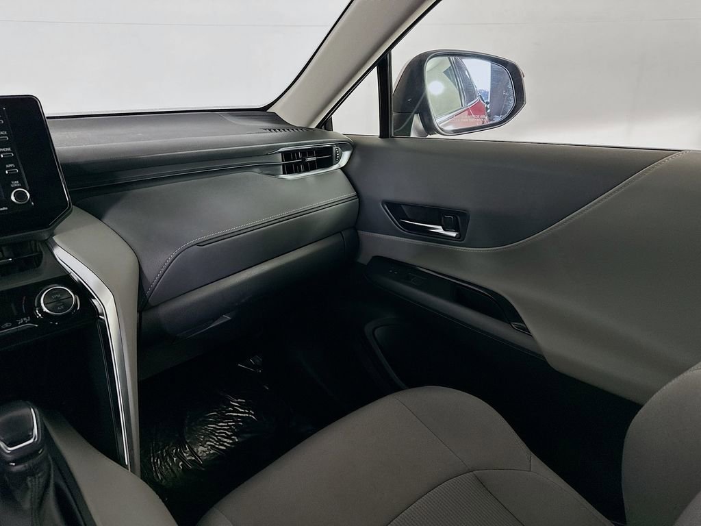 Used 2022 Toyota Venza LE AWD/4WD image 30