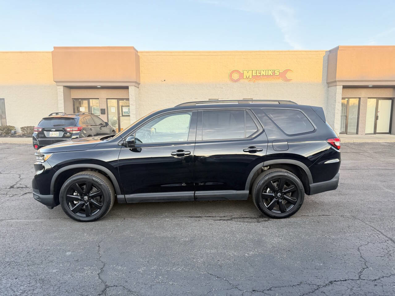 Used 2025 Honda Pilot Black Edition image 9