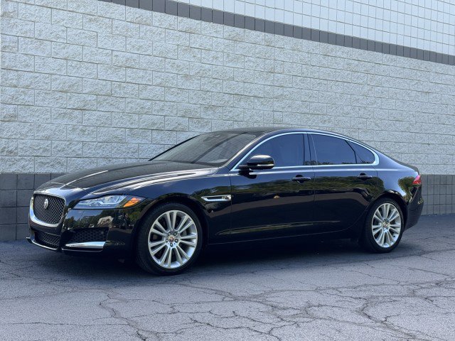 Used 2020 Jaguar XF Premium image 12