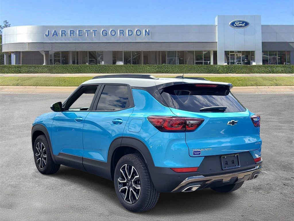 Used 2025 Chevrolet TrailBlazer ACTIV w/ Convenience Package FWD image 3