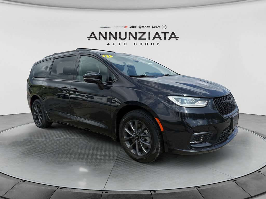 Used 2021 Chrysler Pacifica Touring-L w/ Premium & Safety Sphere Group AWD/4WD image 7
