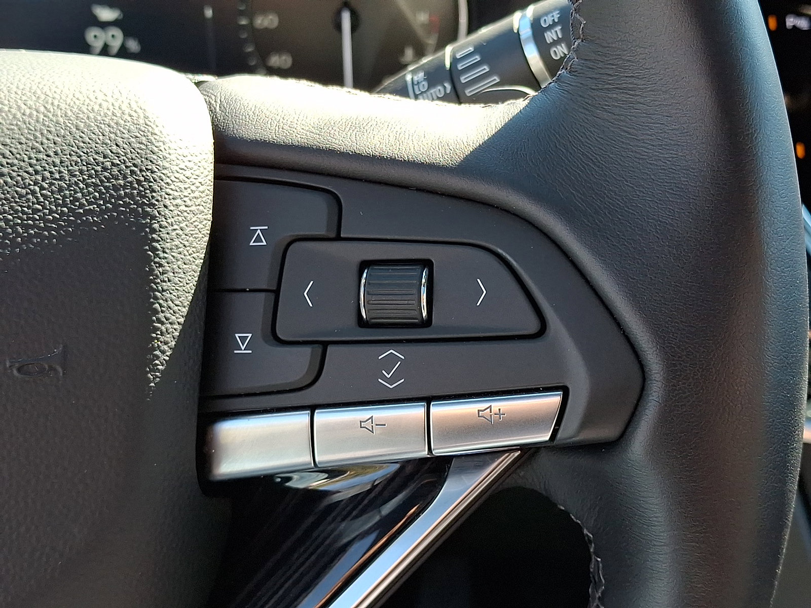 Used 2025 Cadillac XT6 Premium Luxury image 25