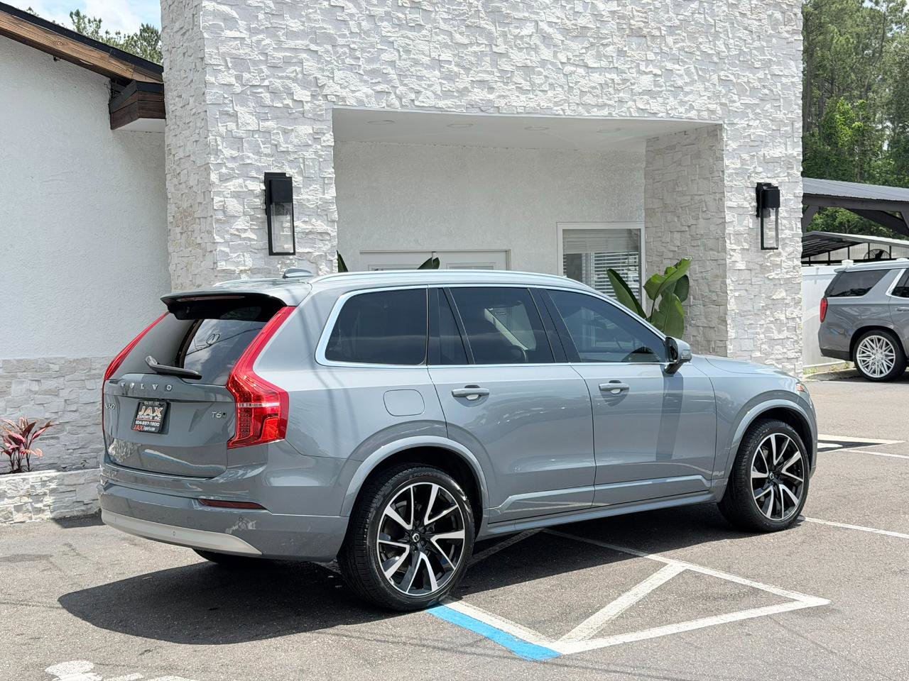 Used 2022 Volvo XC90 T6 Momentum w/ Protection Package Premier AWD/4WD image 17