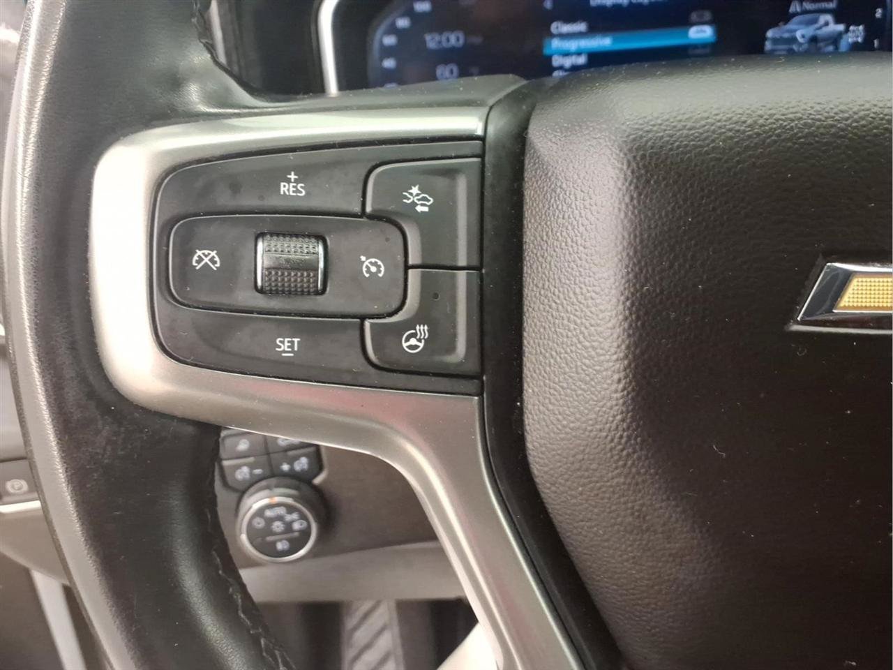 Used 2024 Chevrolet Silverado 2500 LTZ w/ LTZ Convenience Package AWD/4WD image 18