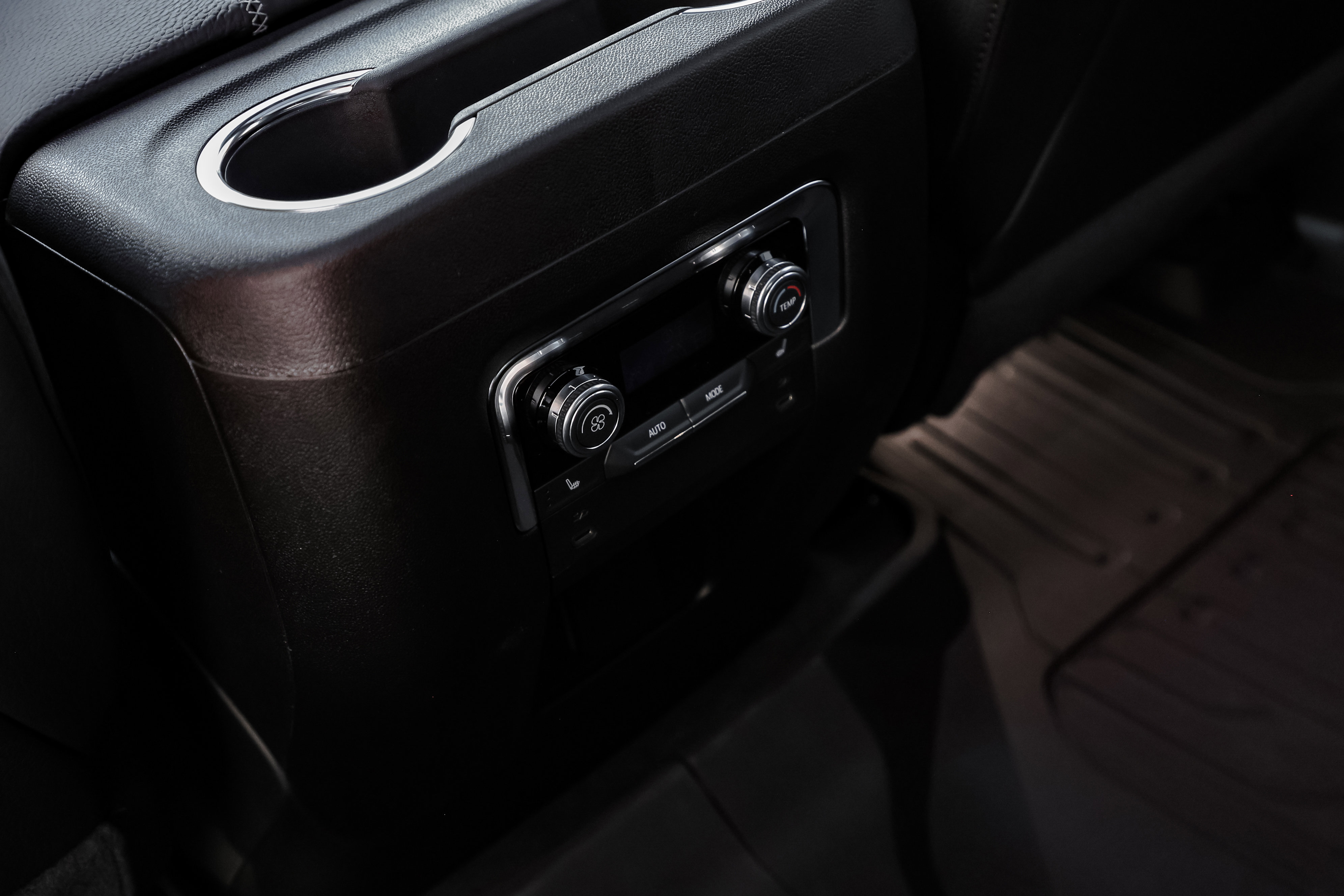 New 2026 GMC Yukon Denali w/ Sun & Power Step Package image 16