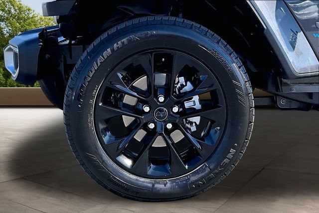 Used 2025 Jeep Wrangler Unlimited Sahara AWD/4WD image 32